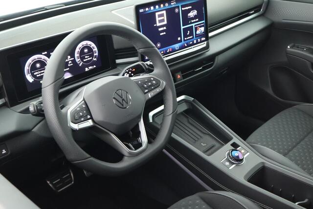Volkswagen T-Roc 1.5 eTsi 150pk DSG R-Line First Edition Trekhaak Camera Keyless Stoelverwarming Virtual Cockpit Navigatie