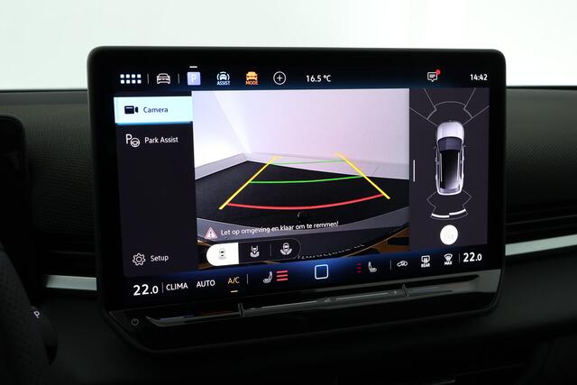 Volkswagen T-Roc 1.5 eTsi 150pk DSG R-Line First Edition Trekhaak Camera Keyless Stoelverwarming Virtual Cockpit Navigatie