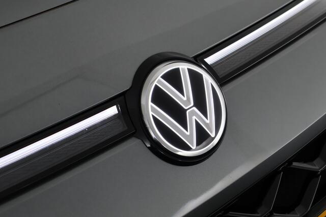 Volkswagen T-Roc 1.5 eTsi 150pk DSG R-Line First Edition Trekhaak Camera Keyless Stoelverwarming Virtual Cockpit Navigatie