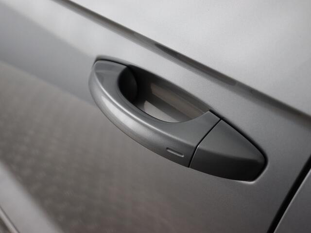 Volkswagen T-Roc 1.5 TSI Style 3x R-Line (Pano / Camera / IQ Light / Navi)