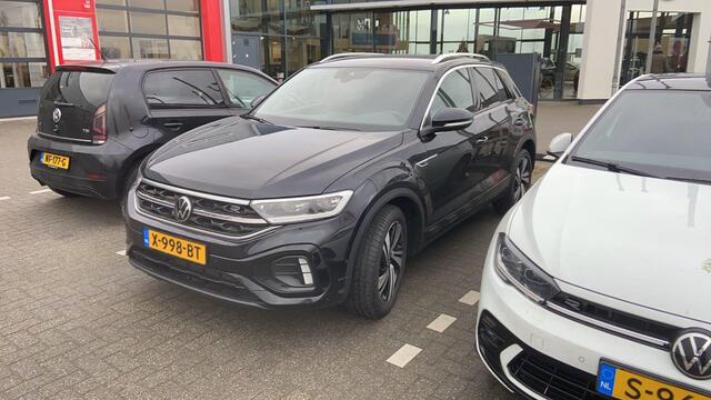 Volkswagen T-Roc 1.5 TSI R-Line Business+ Achteruitrijcamera (rear view), parkeersensoren voor en achter (pdc), digital cockpit pro, R-Line in- en exterieur, LED Matrix (IQ.Lights), climatronic, navigatie, 18" 'Nevada' LMV, verwarmbare voorstoelen, verwarmbaar multifuncti