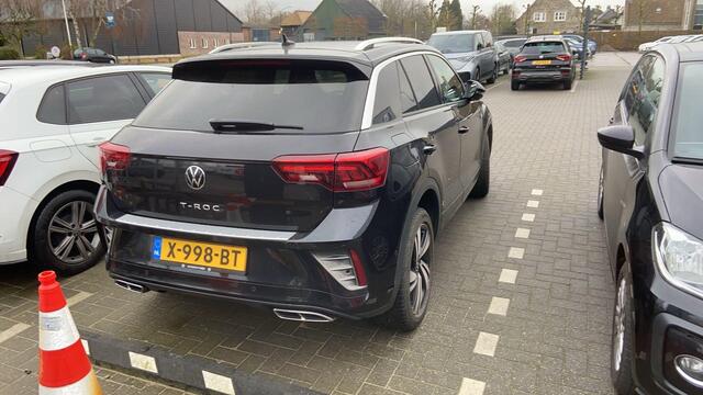 Volkswagen T-Roc 1.5 TSI R-Line Business+ Achteruitrijcamera (rear view), parkeersensoren voor en achter (pdc), digital cockpit pro, R-Line in- en exterieur, LED Matrix (IQ.Lights), climatronic, navigatie, 18" 'Nevada' LMV, verwarmbare voorstoelen, verwarmbaar multifuncti