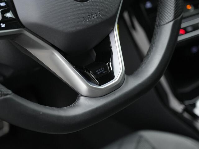 Volkswagen T-Roc 1.5 TSI 150 pk 150 pk DSG R-Line | Trekhaak | Achteruitrijcamera | Adaptive Cruise | Stoelverwarming | Sportonderstel | Side Assist