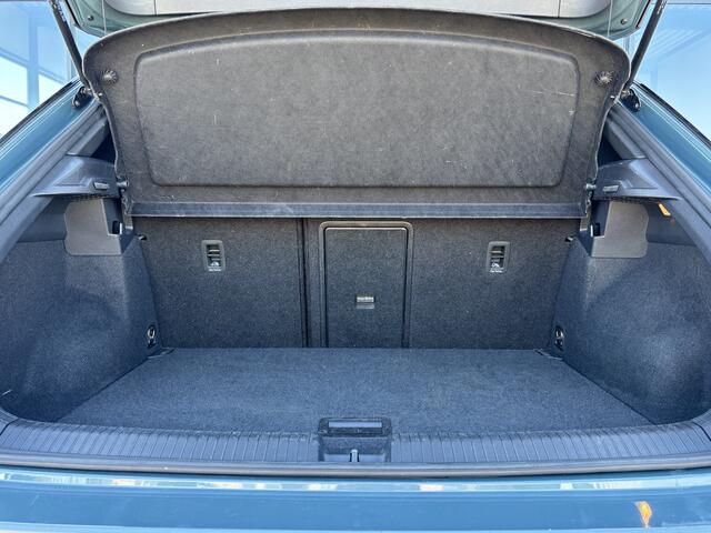 Volkswagen T-Roc 1.5 TSI R-Line Business+ Stoelverwarming, App-Connect & Camera