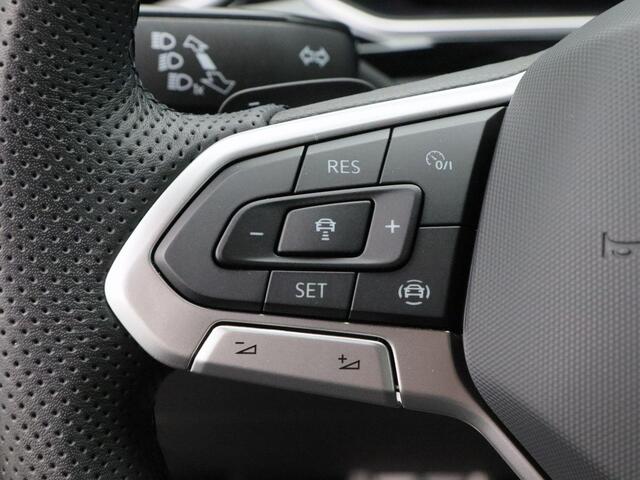 Volkswagen T-Roc 1.5 TSi 150 Pk Automaat R-Line Edition | Trekhaak | Stoelverwarming | Adaptive Cruise | Navigatie | Carplay | Climatronic | 17 Inch | 23.842 Km !!