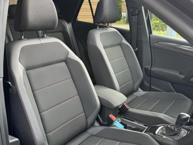 Volkswagen T-Roc 1.5 TSI Sport R Panodak,Carpl,Cam,Cruise,Pdc