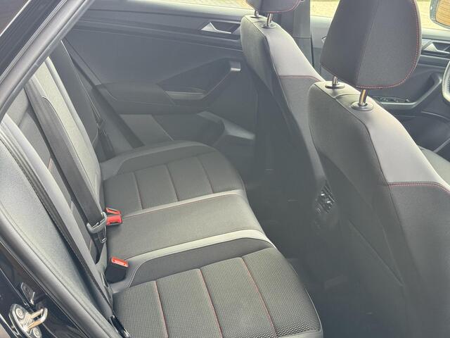 Volkswagen T-Roc 1.5 TSI Sport R Panodak,Carpl,Cam,Cruise,Pdc