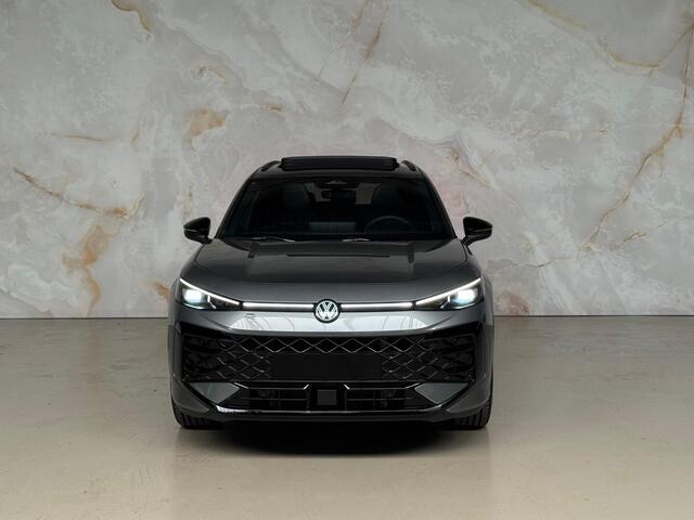 Volkswagen T-Roc 1.5 eTsi R-Line / Nieuw / Pano / Blackpack /