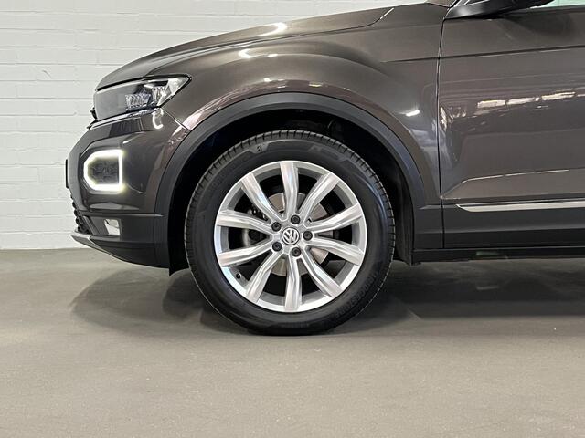 Volkswagen T-Roc 1.5 TSI Sport Open dak | Adapt. cruise | Carplay | Climate control | Navigatie | 18'' lichtmetalen wielen