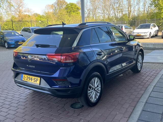 Volkswagen T-Roc 1.0 TSI Style Business / Stoelverwarming / Adaptive Cruise / Navi / PDC