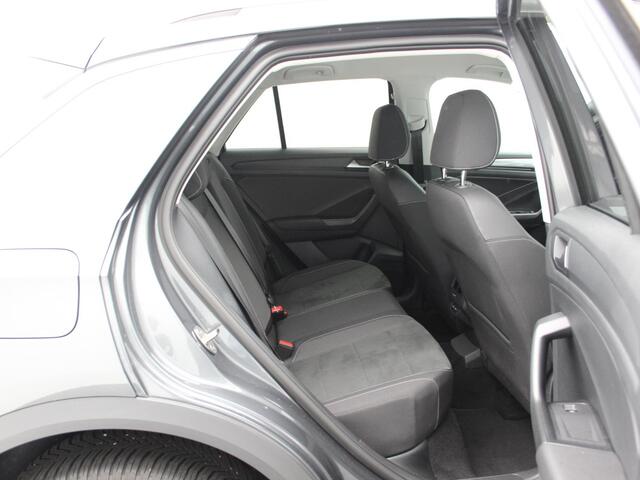 Volkswagen T-Roc 1.5 TSi 150 Pk Automaat Style | Camera | Adaptive Cruise | Stoelverwarming | CarPlay | navigatie | 17 Inch | 26.368 Km !!