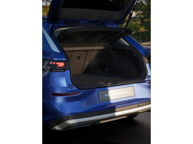Volkswagen T-Roc 1.5 eTSI 116 7DSG Life First Edition | 'App-Connect' draadloze smartphone integratie | Automatische afstandsregeling (Adaptive Cruise Control) | Buitenspiegels elektrisch instel-, verwarm- en inklapbaar
