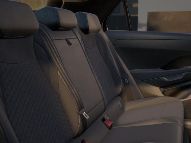Volkswagen T-Roc R-Line First Edition 1.5 eTSI 150 PK 7 versn. DSG · Electrische Achterklep · Draadloze telefoonlader · Voorraad OUTLET · Prijs is inclusief inruilpremie ·