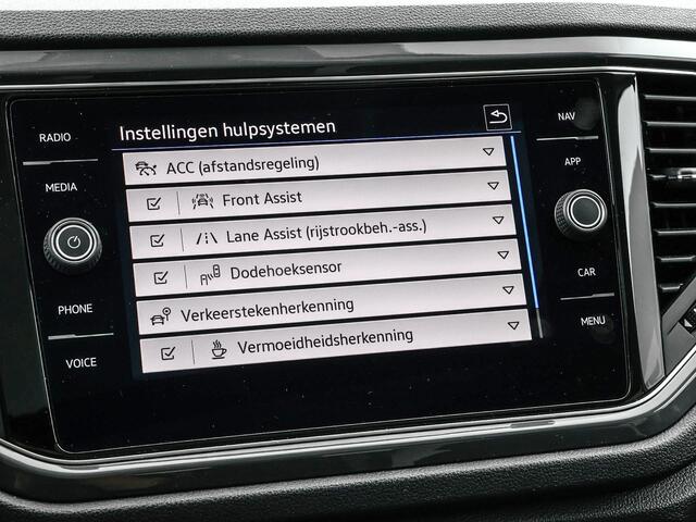 Volkswagen T-Roc 1.5 TSI 150pk DSG Sport · Panoramadak · Camera · Apple/Android Car Play · Navigatie · Elek. Achterklep · Dodehoek Detectie · 18'' Inch ·