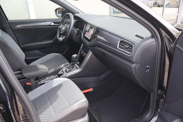 Volkswagen T-Roc 2.0 TSI 4Motion Sport - NL- Auto!! Stoelverw I Adap Cruise I Pano -- Tweede Pinksterdag geopend van 11.00 t/m 16.00 --