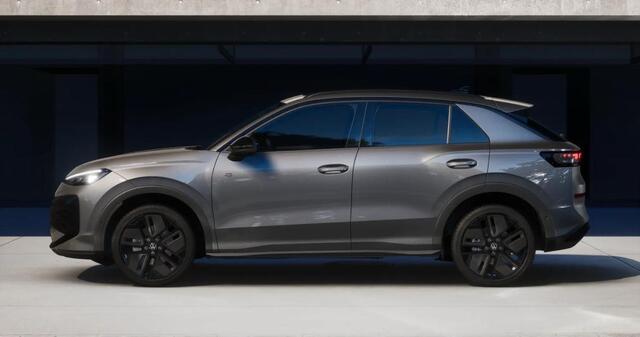 Volkswagen T-Roc 1.5 eTsi 150PK DSG R-Line First Edition / Resterende Fabrieksgarantie t/m 21-01 2030 / Black Style / Panoramadak / 19'' LMV / VW
