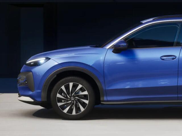 Volkswagen T-Roc Life First Edition 1.5 eTSI 116 PK 7 versn. DSG · Achteruitrijcamera · Draadloze telefoonlader · Comfort Pakket · Trekhaak ·