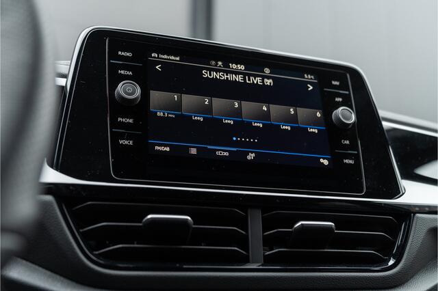 Volkswagen T-Roc 1.5 TSI | 3X R-Line | IQ Lights | Virtual | Harman Kardon | Elektr Achterklep | Lane Assis | Front Assis |