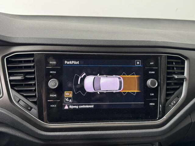 Volkswagen T-Roc 1.0 TSI Style | Stoelverwarming | Parkeersensoren V+A | Climate Control | DAB+ |