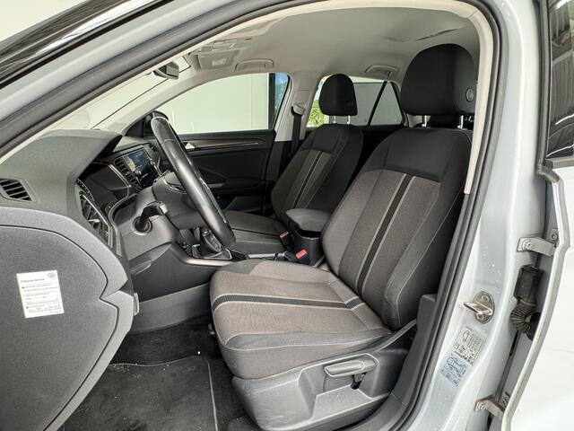 Volkswagen T-Roc 1.0 TSI Style | Stoelverwarming | Parkeersensoren V+A | Climate Control | DAB+ |