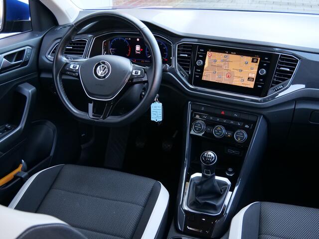 Volkswagen T-Roc 1.5 TSI Sport 150 PK Navi / DAB / Apple Carplay / Trekhaak
