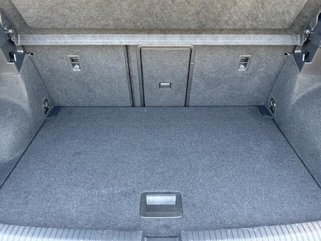 Volkswagen T-Roc 1.5 TSI Sport Business R Stoelverwarming, App-Connect & Elektrische Kofferklep