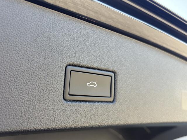 Volkswagen T-Roc 1.5 TSI Sport Business R Stoelverwarming, App-Connect & Elektrische Kofferklep