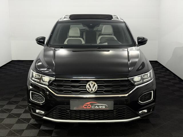 Volkswagen T-Roc 1.5 TSI Sport Panoramadak, Camera, Virtual desk, Apple carplay, Leder, Elektrische achterklep, Cruise control .