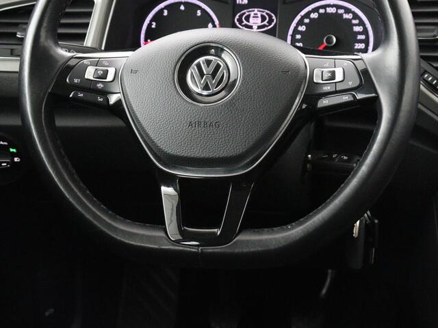 Volkswagen T-Roc 1.5 TSI Style | Trekhaak | Carplay | Adaptive cruise | Navigatie | Climate control | Parkeerhulp | Bluetooth