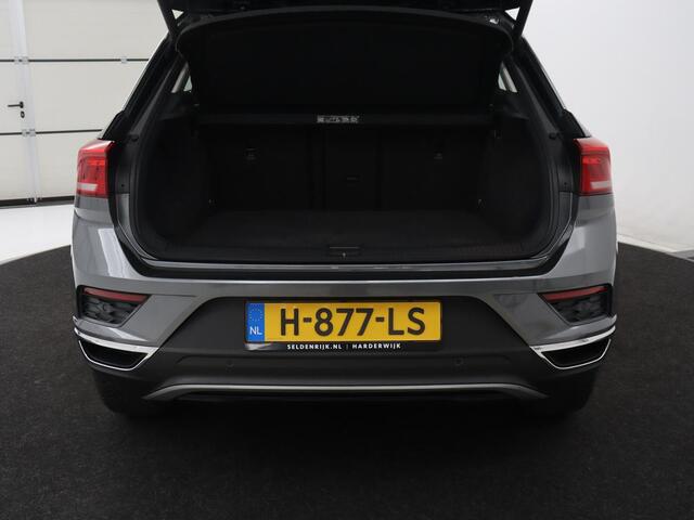 Volkswagen T-Roc 1.5 TSI Style | Trekhaak | Carplay | Adaptive cruise | Navigatie | Climate control | Parkeerhulp | Bluetooth