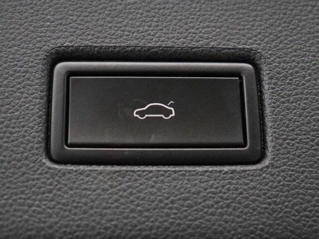 Volkswagen T-Roc 1.5 TSI Style | Trekhaak | Carplay | Adaptive cruise | Navigatie | Climate control | Parkeerhulp | Bluetooth