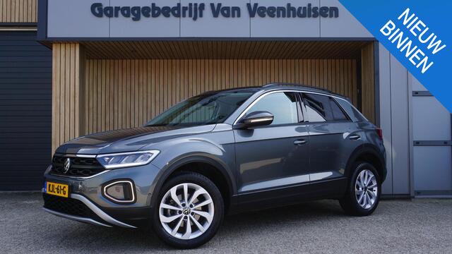 Volkswagen T-Roc 1.5 TSI 150pk DSG Life Business *Facelift* Virtual App-Connect 17inch LM Stoelverwarming *Zeer Nette T-Roc* 45226km!