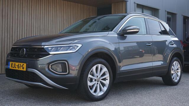 Volkswagen T-Roc 1.5 TSI 150pk DSG Life Business *Facelift* Virtual App-Connect 17inch LM Stoelverwarming *Zeer Nette T-Roc* 45226km!