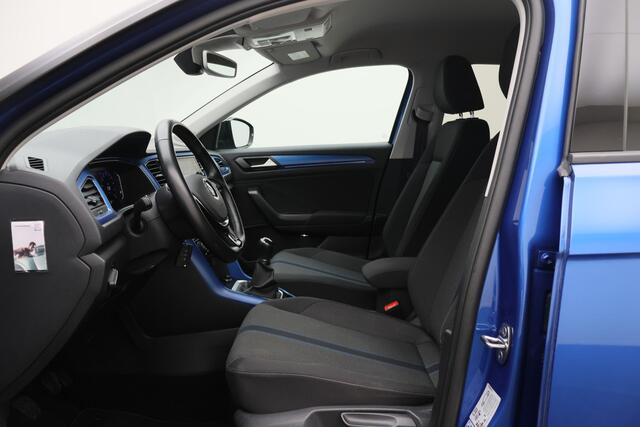 Volkswagen T-Roc 1.5 TSI Sport Virtual Cockpit, Cruise, Apple Carplay, Verwarmde Stoelen, Trekhaak, 17''
