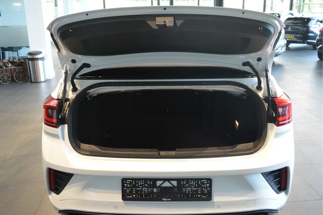 Volkswagen T-Roc Cabrio 1.5 TSI 3X R-LINE Black Style leer camera trekhaak !!