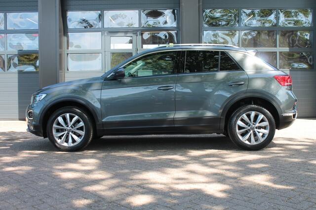 Volkswagen T-Roc 1.5 TSI Style Business Automaat / Afneembare trekhaak / stoel verwarming