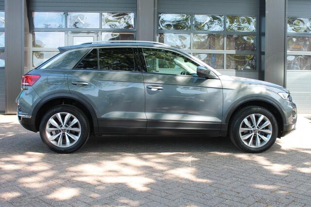 Volkswagen T-Roc 1.5 TSI Style Business Automaat / Afneembare trekhaak / stoel verwarming