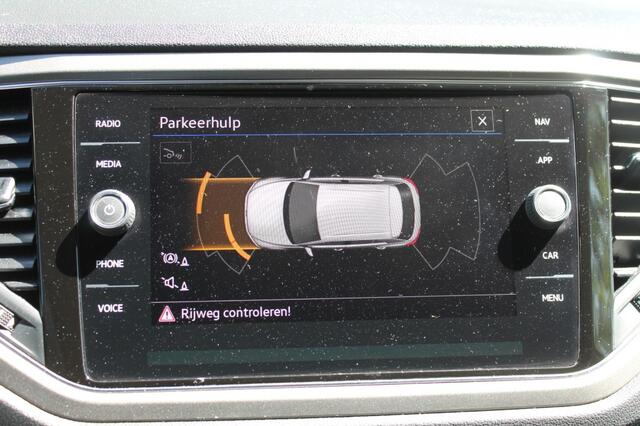 Volkswagen T-Roc 1.5 TSI Style Business Automaat / Afneembare trekhaak / stoel verwarming
