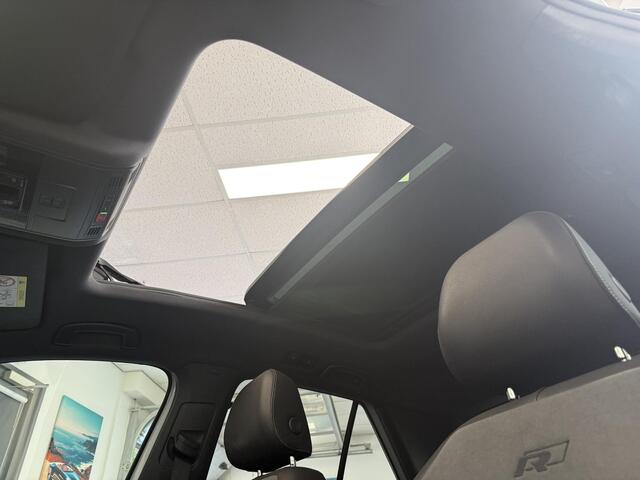 Volkswagen T-Roc 1.5 TSI 3x R-Line | PANO | CAMERA | CARPLAY | VIRTUAL | ALL SEASONS |