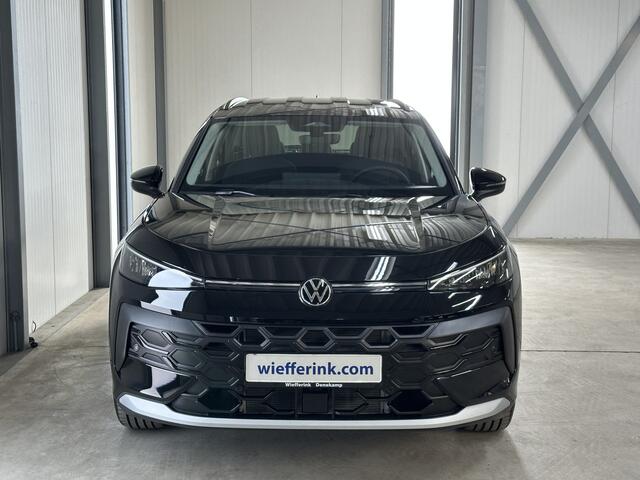 Volkswagen T-Roc 1.5 eTsi 150 pk Life First Edition | Comfort | Camera | Trekhaak |