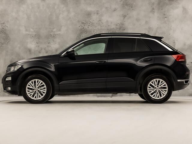 Volkswagen T-Roc 1.5 TSI Sport 150Pk Automaat (APPLE CARPLAY, GROOT NAVI, CLIMATE, GETINT GLAS, SPORTSTOELEN, ADAPTIVE CRUISE, PARKEERSENSOREN, NIEUWE APK, NIEUWSTAAT)