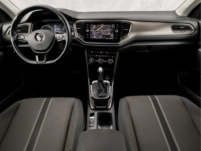 Volkswagen T-Roc 1.5 TSI Sport 150Pk Automaat (APPLE CARPLAY, GROOT NAVI, CLIMATE, GETINT GLAS, SPORTSTOELEN, ADAPTIVE CRUISE, PARKEERSENSOREN, NIEUWE APK, NIEUWSTAAT)