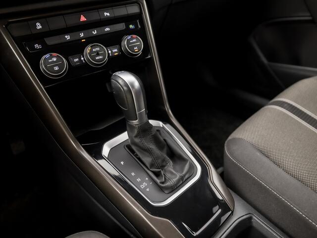 Volkswagen T-Roc 1.5 TSI Sport 150Pk Automaat (APPLE CARPLAY, GROOT NAVI, CLIMATE, GETINT GLAS, SPORTSTOELEN, ADAPTIVE CRUISE, PARKEERSENSOREN, NIEUWE APK, NIEUWSTAAT)
