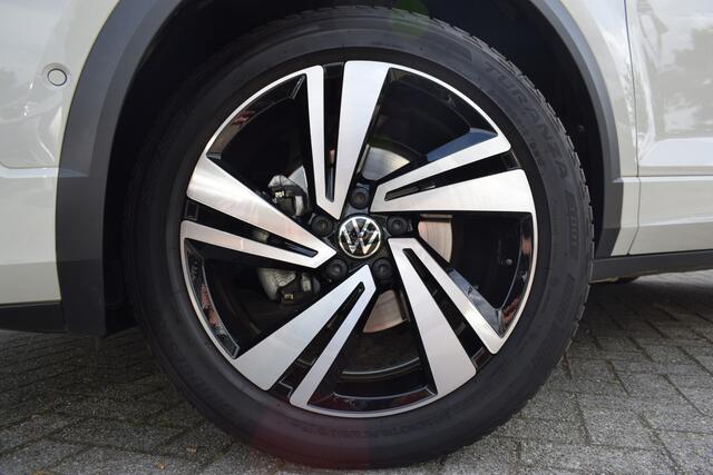 Volkswagen T-Roc 1.5 TSI R-Line Edition | Trekhaak | Adaptieve Cruise Control | Dodehoek Detectie | Climate Control |