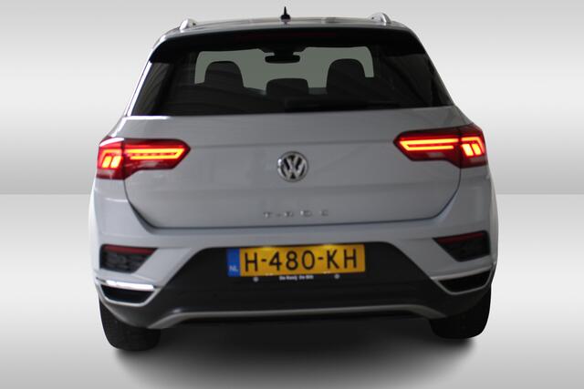 Volkswagen T-Roc 1.5 TSI Style Navigatie | Inklapbare spiegels | Climate Control | Privacy Glass