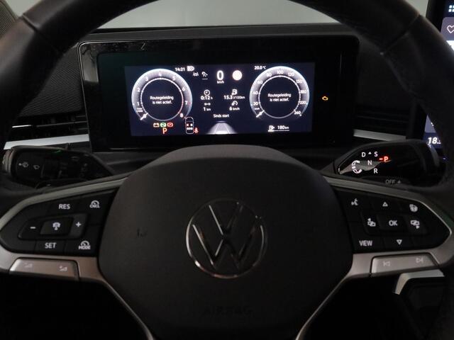 Volkswagen T-Roc Life First Edition 1.5 eTSI 85 kW / 116 PK SUV 7 v DSG | Camera| 18'LM-velgen| verwarmd stuur en stoelen