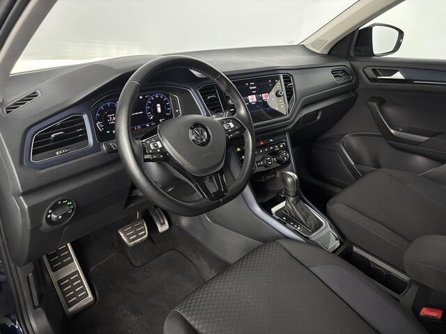 Volkswagen T-Roc 1.5 TSI Sport | Trekhaak afneembaar | Stuurwielverwarming | All-season banden | Navigatie |