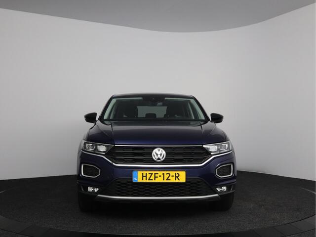 Volkswagen T-Roc 1.5 TSI Sport | Trekhaak afneembaar | Stuurwielverwarming | All-season banden | Navigatie |
