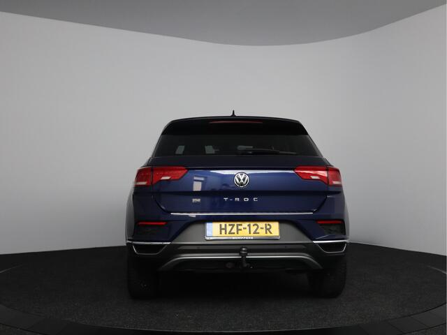 Volkswagen T-Roc 1.5 TSI Sport | Trekhaak afneembaar | Stuurwielverwarming | All-season banden | Navigatie |