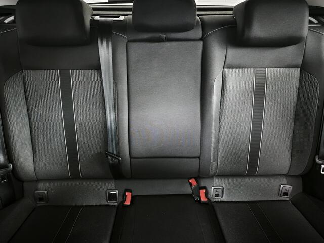 Volkswagen T-Roc 1.5 TSI Life | Camera | Navigatie | Adaptieve cruise | AppleCarplay | Digital Cockpit |